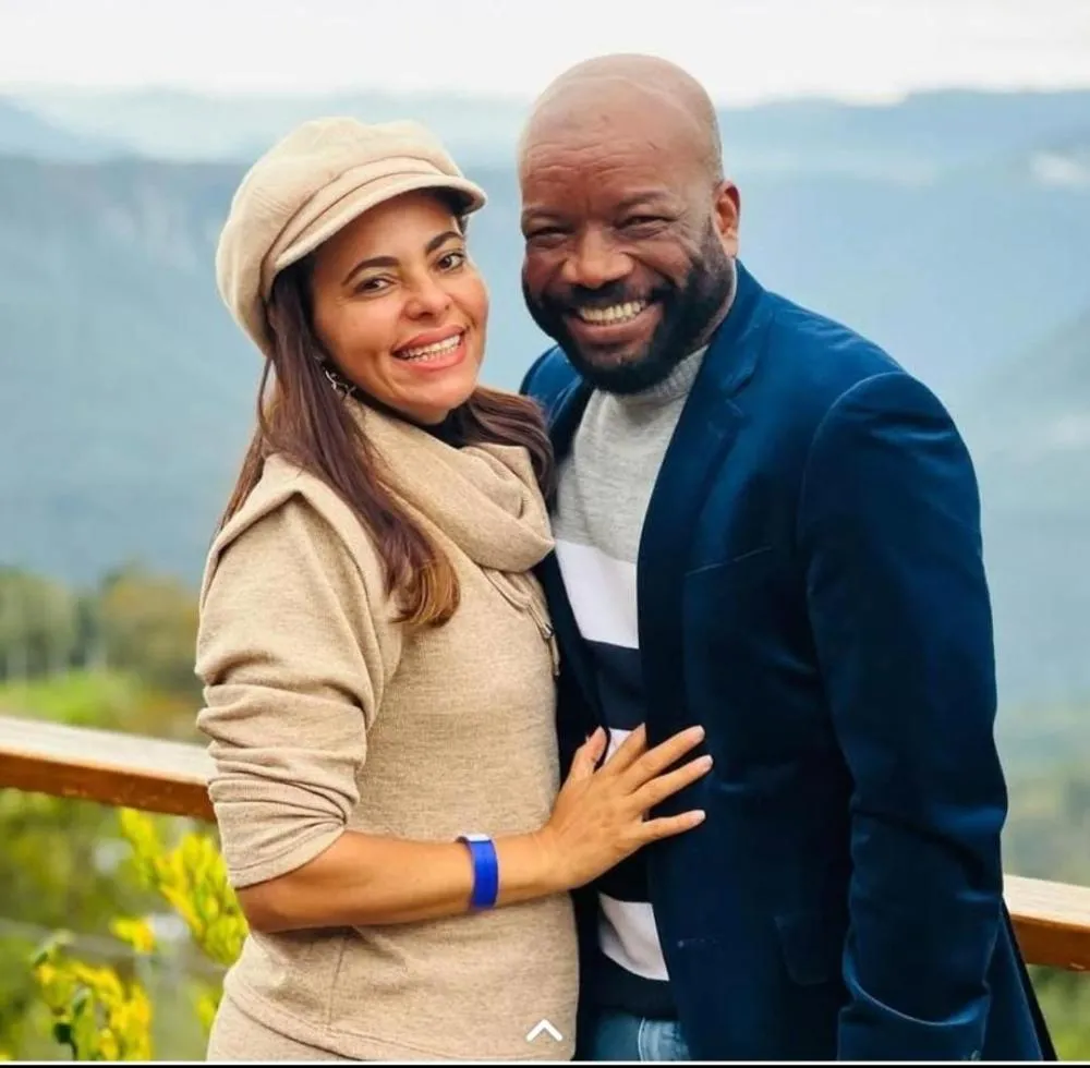Nem curte férias com a esposa em Gramado, enquanto povo morre gemendo de dor. 