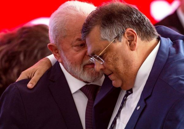 Brasília (DF), 21/07/2023 - O presidente Luiz Inácio Lula da Silva e o ministro da Justiça, Flávio Dino, durante lançamento do Programa de Ação na Segurança (PAS), no Palácio do Planalto. Foto: Marcelo Camargo/Agência Brasil