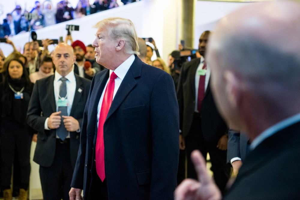 Donald Trump se recusou a sancionar pacote de US$ 2,3 trilhões sobre gastos e ajuda durante a pandemia. Foto - Boris Baldinger.