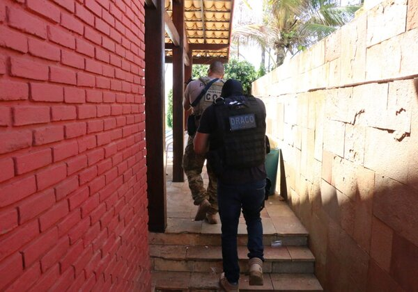 Policia prende suspeitos de assalto durante réveillon, em Vilas. Foto: Alberto Maraux / SSP.