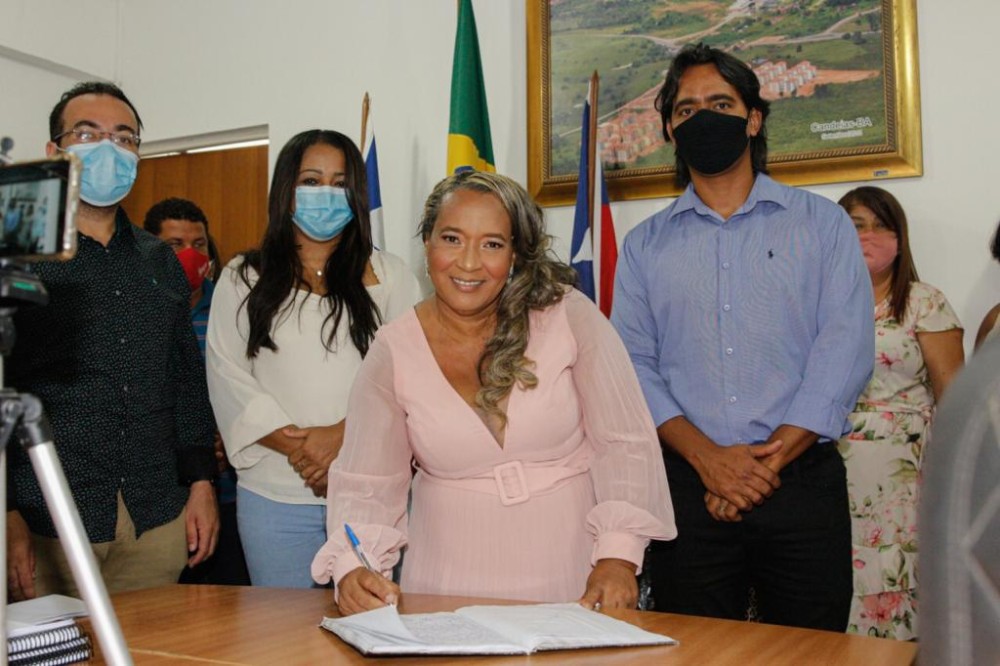Dr. Pitágoras disse que a secretária dará continuidade no desenvolvimento da Educação no município. Imagem - Divulgação / PMC.