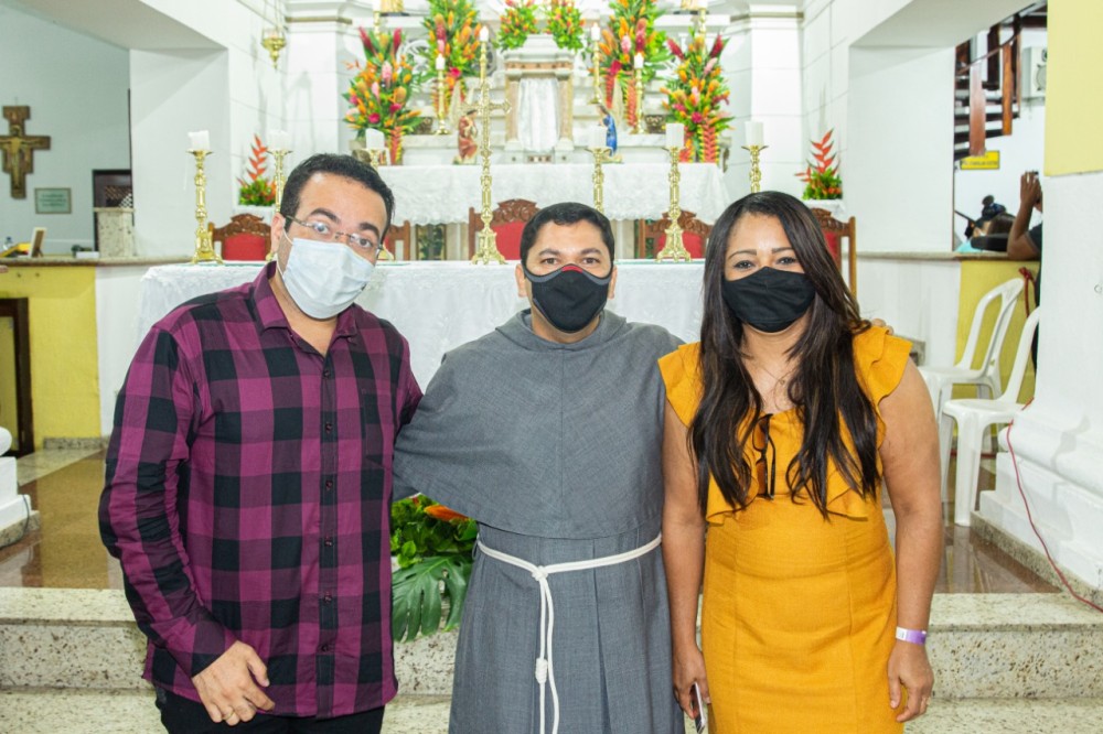 Convidados da Prefeitura de Candeias e da Câmara de Vereadores acompanharam a 9ª missa do Novenário. Fotos: Rafael dos Anjos. 
