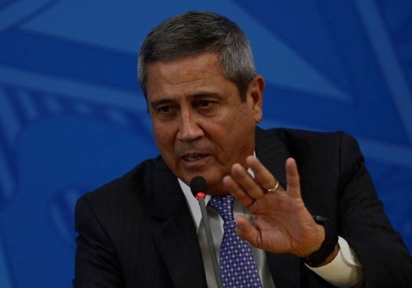 O ministro da Casa Civil, Braga Neto , participa da coletiva de imprensa no Palácio do Planalto, sobre as ações de enfrentamento no combate ao coronavírus