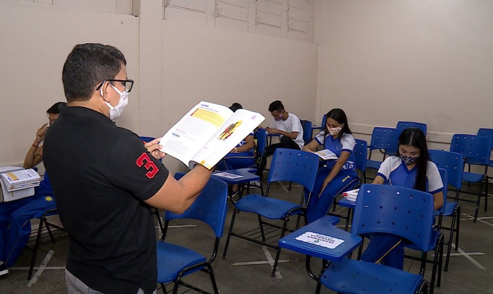 Ribeiro defende prioridade para setor retomar atividades presenciais. Imagem - Caminhos da Reportagem-TV Brasil.