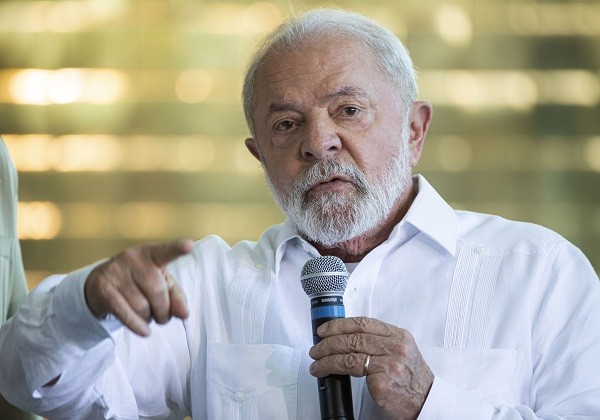 Braslia (DF) 30-03-2023 - O presidente, Luiz Incio Lula da Silva participa da apresentao da taa da Copa do Mundo Feminina FIFA Austrlia e Nova Zelndia 2023, no Palcio da Alvorada. Foto: Jodson Alves/Agncia Brasil