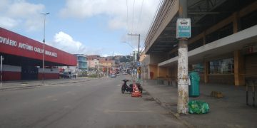 Candeias: Ruas vazias e baixa circulação de veículos marcam primeiro dia do lockdown