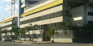 Madre de Deus: Suspeitos invadem estádio de futebol fugindo da polícia