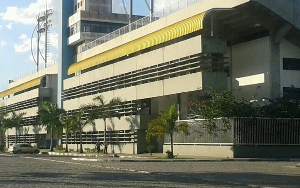 Madre de Deus: Suspeitos invadem estádio de futebol fugindo da polícia