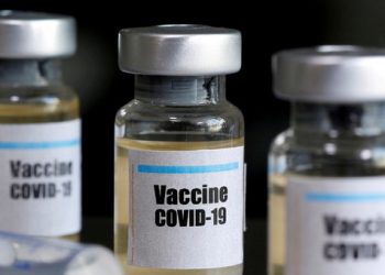 Com brasileira na equipe, Oxford inicia 3ª fase de vacina para covid-19