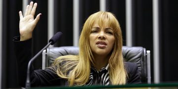 Filho adotivo revela que mantinha relações sexuais com Flordelis