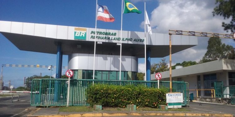 SFC: STF suspende julgamento de venda de refina Landulfo Alves