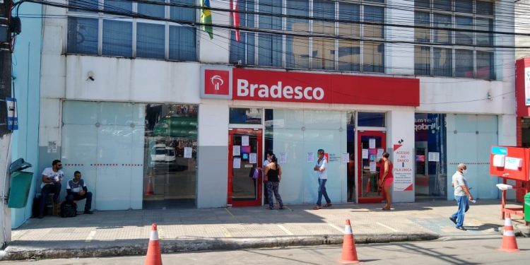 Candeias: Agência do Bradesco é fechada para desinfecção