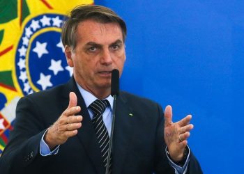 Auxílio emergencial será de R$ 300 até o fim do ano, segundo Bolsonaro