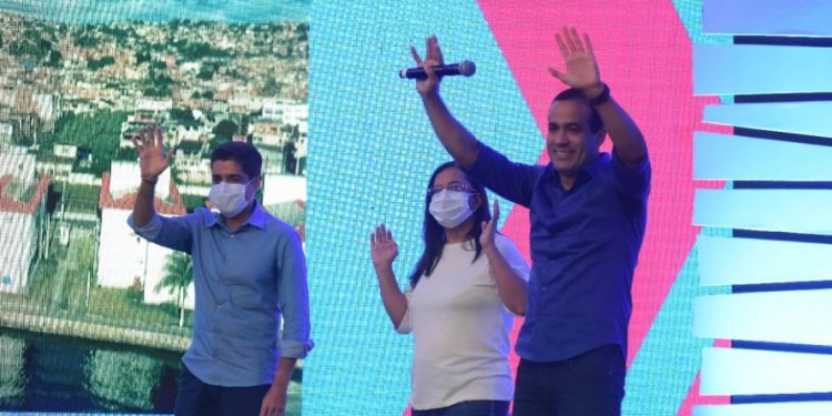 Lágrimas, afagos e indiretas: Saiba tudo o que rolou na convenção de Bruno Reis