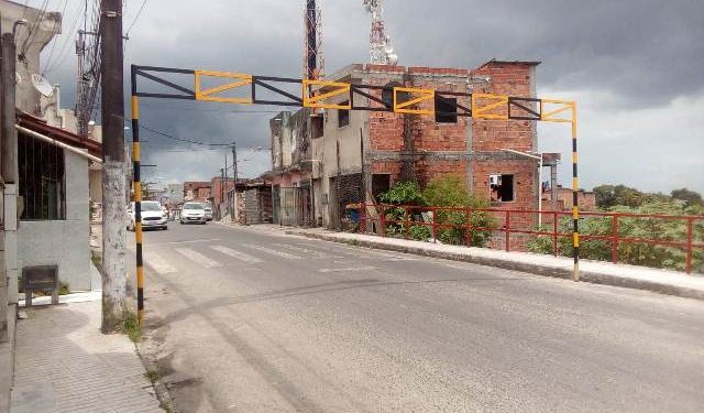 Candeias: Prefeitura instala limitadores de altura em ladeiras