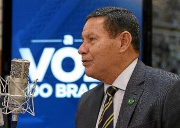 Bolsonaro põe em risco adesão da população a vacina da COVID-19