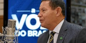 Bolsonaro põe em risco adesão da população a vacina da COVID-19