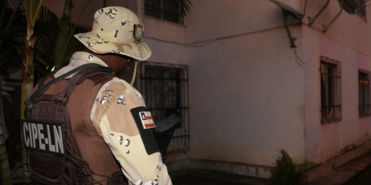 Polícia cumpre mandados contra crime organizado em três cidades da Bahia