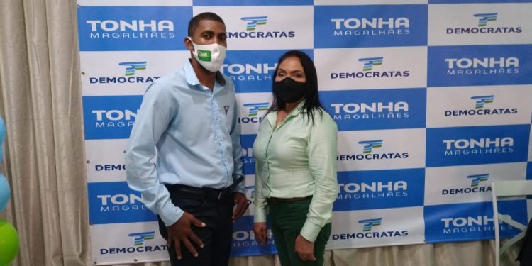Candeias: Em declínio politico, isolada, com apenas 9% de intenções de votos, Tonha Magalhães inicia campanha com vice desconhecido