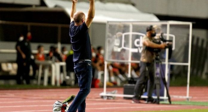 Mano Menezes lamenta chances perdidas do Bahia e diz: “Meio inexplicável como conseguimos perder”