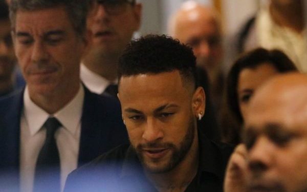 Neymar deixa dívida de R$ 228 milhões em impostos na Espanha