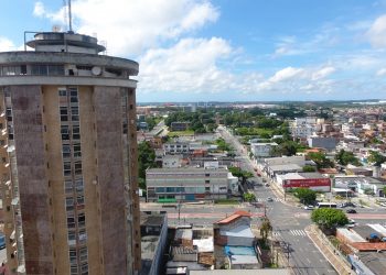 Justiça proíbe carreatas de todos os candidatos em Camaçari sob multa de R$ 100 mil
