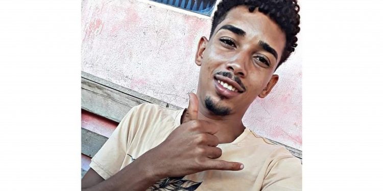 Jovem de 22 anos é morto a tiros em Candeias