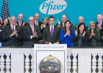 Executivos da Pfizer vendem ações da empresa no dia em que eficácia da vacina é divulgada