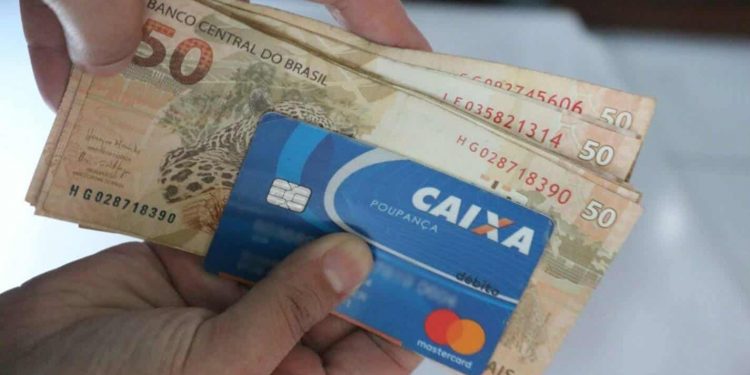 Caixa começa a pagar até R$ 1.045 de abono do PIS; veja quem tem direito