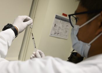 Projeto obriga governo a garantir vacinação gratuita de todos os brasileiros