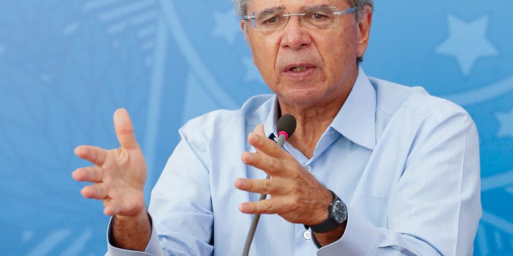 Governo prevê corte de até R$ 20 bi para cumprir teto de gastos em 2021