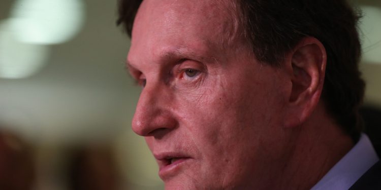 Presidente do STJ concede prisão domiciliar a Crivella e define uso de tornozeleira