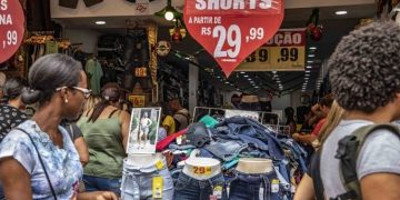 Confira os direitos do consumidor na hora de trocar presentes de Natal