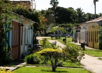 Após pedido da PGE, Justiça suspende decisão que autorizava festas de Réveillon em Porto Seguro