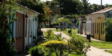 Após pedido da PGE, Justiça suspende decisão que autorizava festas de Réveillon em Porto Seguro