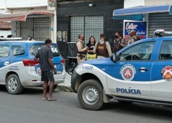 Três pessoas são mortas dentro de barbearia em Feira de Santana
