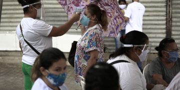 Bahia tem 77 casos suspeitos de reinfecção por Covid-19