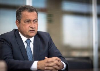 Brasil está virando uma grande fazenda, diz Rui Costa, lamentando saída da Ford