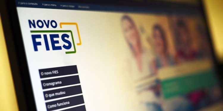 Fies prorroga prazo de renegociação de financiamento até 31 de janeiro