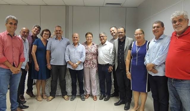 Bancada do PT decide apoiar Adolfo Menezes nas eleições da AL-BA