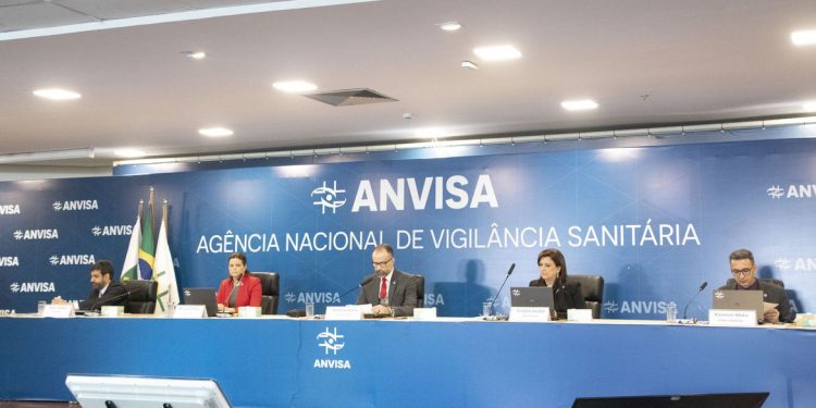 Por unanimidade, Anvisa aprova uso emergencial de vacinas contra covid