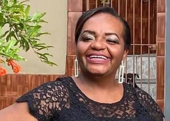 Primeiro brasileiro a ser vacinado é uma mulher, negra, enfermeira e tem 54 anos