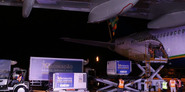 Fiocruz libera neste sábado distribuição de vacina aos estados