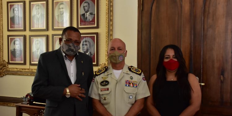 Candeias: representante da Segurança Comunitária e vice-prefeita se reúnem com comandante da PM