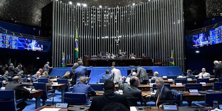 Começa sessão para escolha do novo presidente do Senado