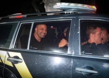 Quatro deputados baianos votaram por liberar Daniel Silveira; 34 referendaram prisão