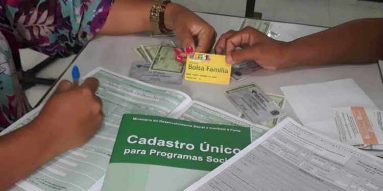 Candeias: revisões do Bolsa Família e programas sociais continuam suspensas pelo Governo Federal