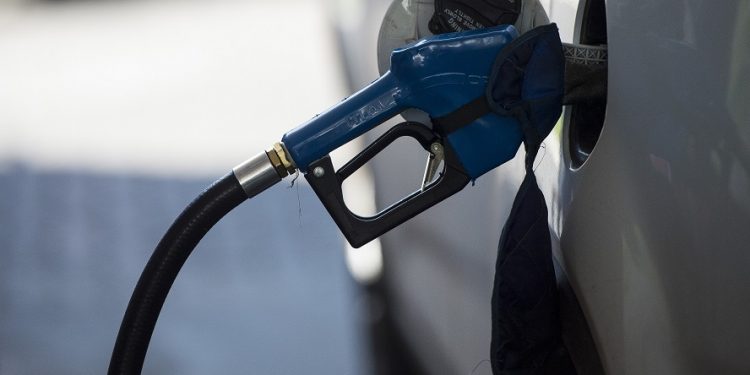 Economia: Petrobras comunica nova alta da gasolina e do diesel nas refinarias.