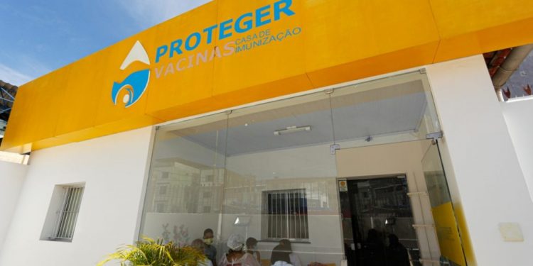 Candeias: vacinação de idosos a partir de 73 anos é iniciada nesta quinta (18)