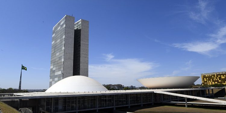 Anulação de condenações de Lula pelo STF mobiliza defensores da Lava Jato no Congresso